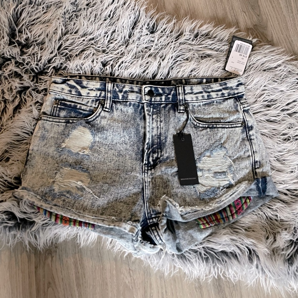 💙🆕F21 Distressed with Rainbow Pockets Denim Shorts ✨NWT✨